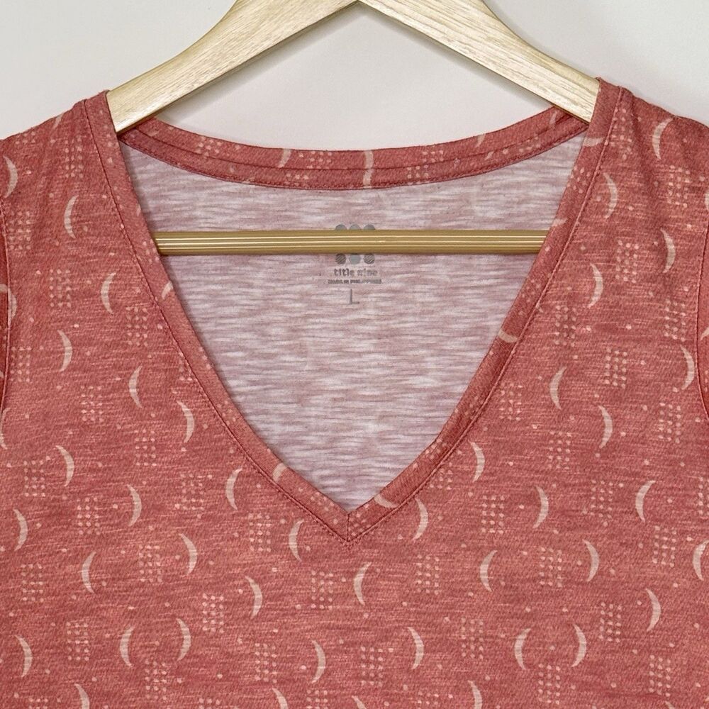 TITLE NINE Sleeveless V-Neck Tank Top Shirt Women's L Peach Knit Athletic Summer